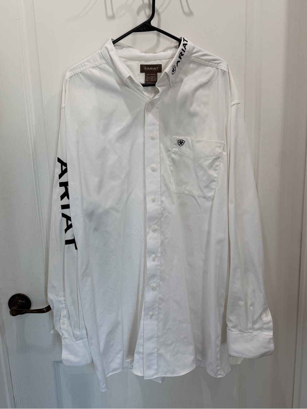 Ariat White Long-Sleeve Button Down Shirt with Logo Accents